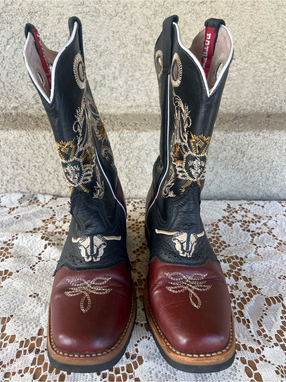 Men's Western Embroidered Pull-On Boots - Black & Burgundy